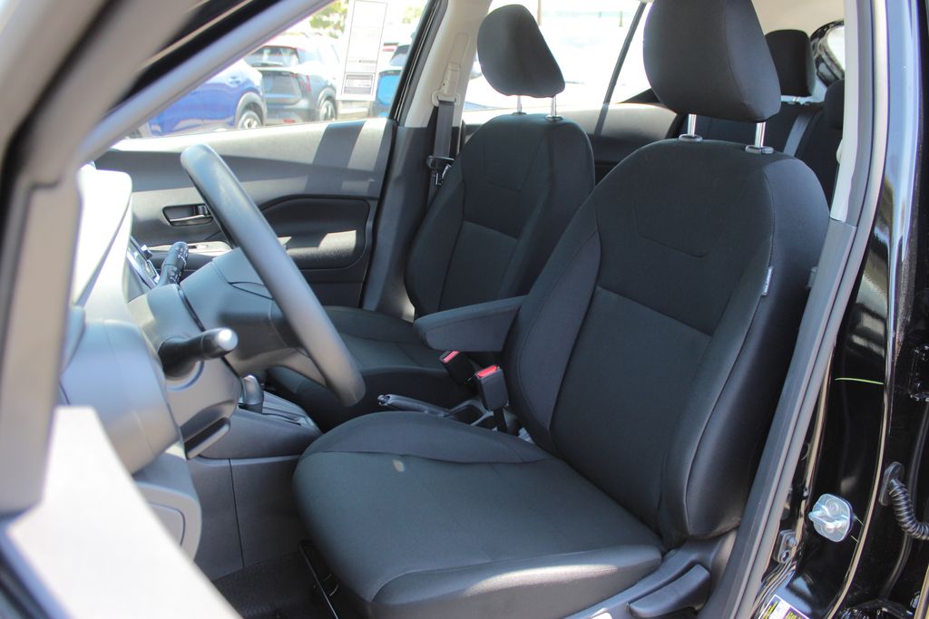 2025 Nissan Kicks Play S photo 11