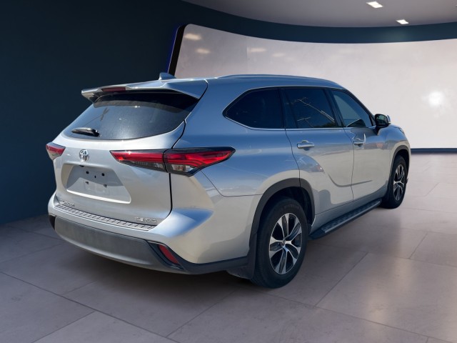2022 Toyota Highlander XLE photo 3