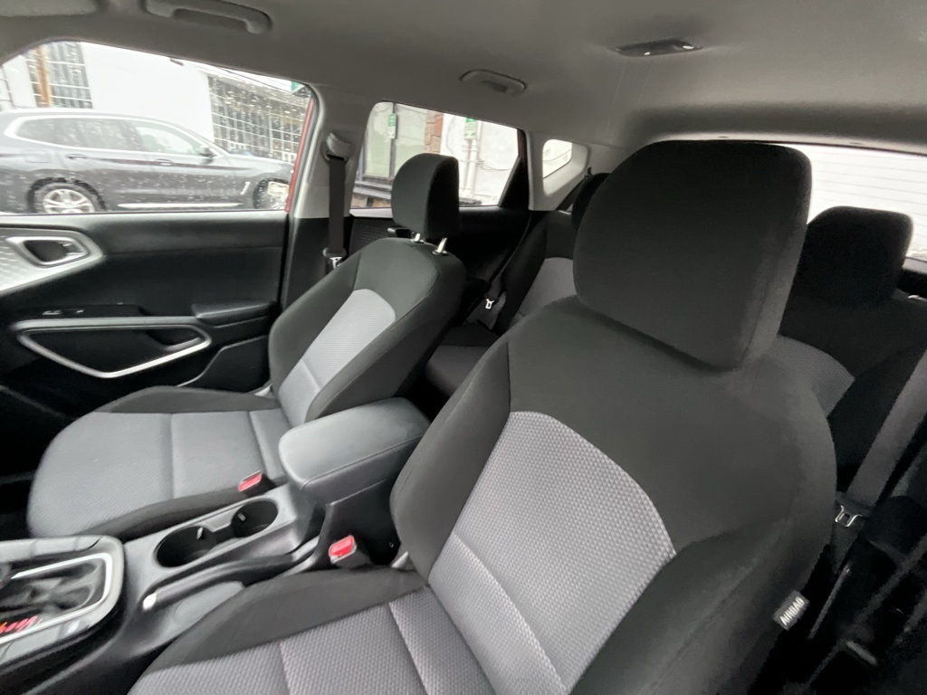 2021 Kia Soul LX photo 13