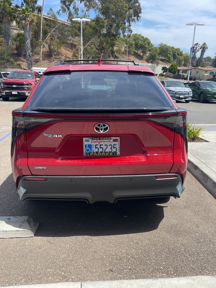 2024 Toyota bZ4X XLE photo 5
