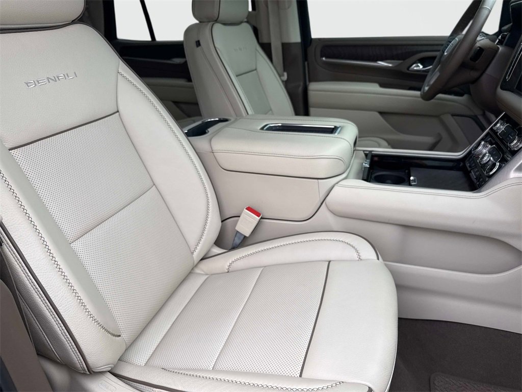 2024 Gmc Yukon Denali photo 16