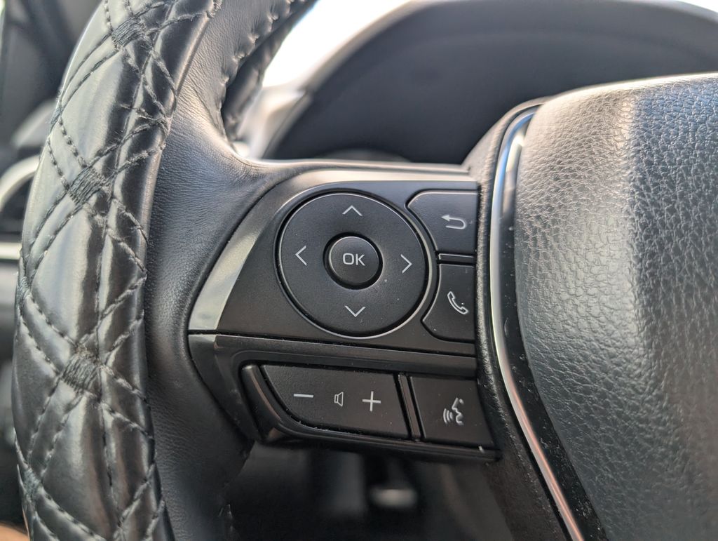 2018 Toyota Camry SE XLE photo 10