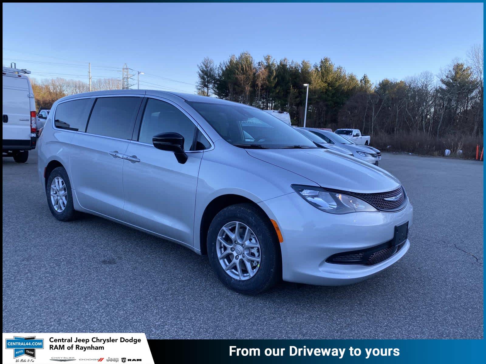 2026 Chrysler Voyager LX's photo