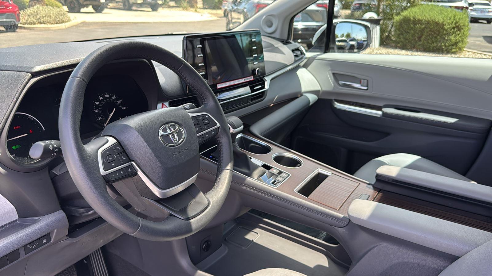 2024 Toyota Sienna XLE photo 22
