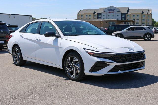 New 2025 White Hyundai SEL Sport image 1