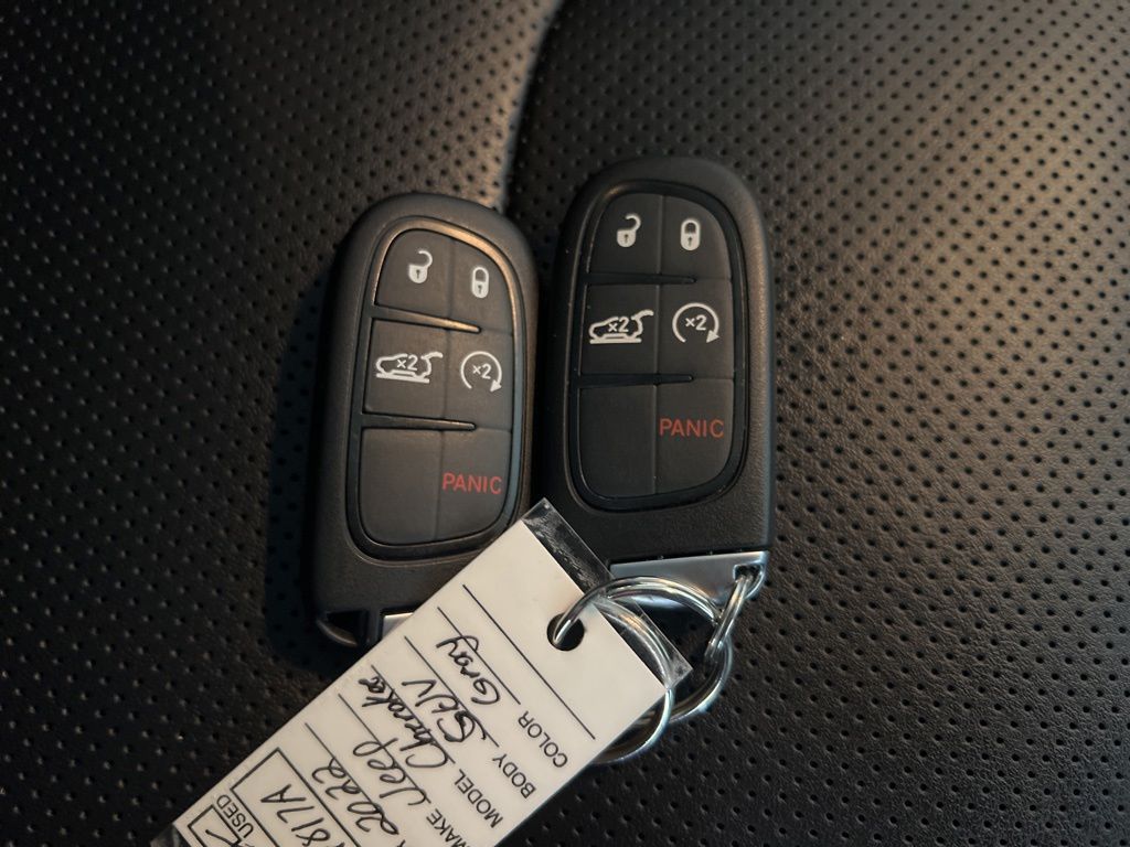 2022 Jeep Cherokee Latitude Lux photo 25