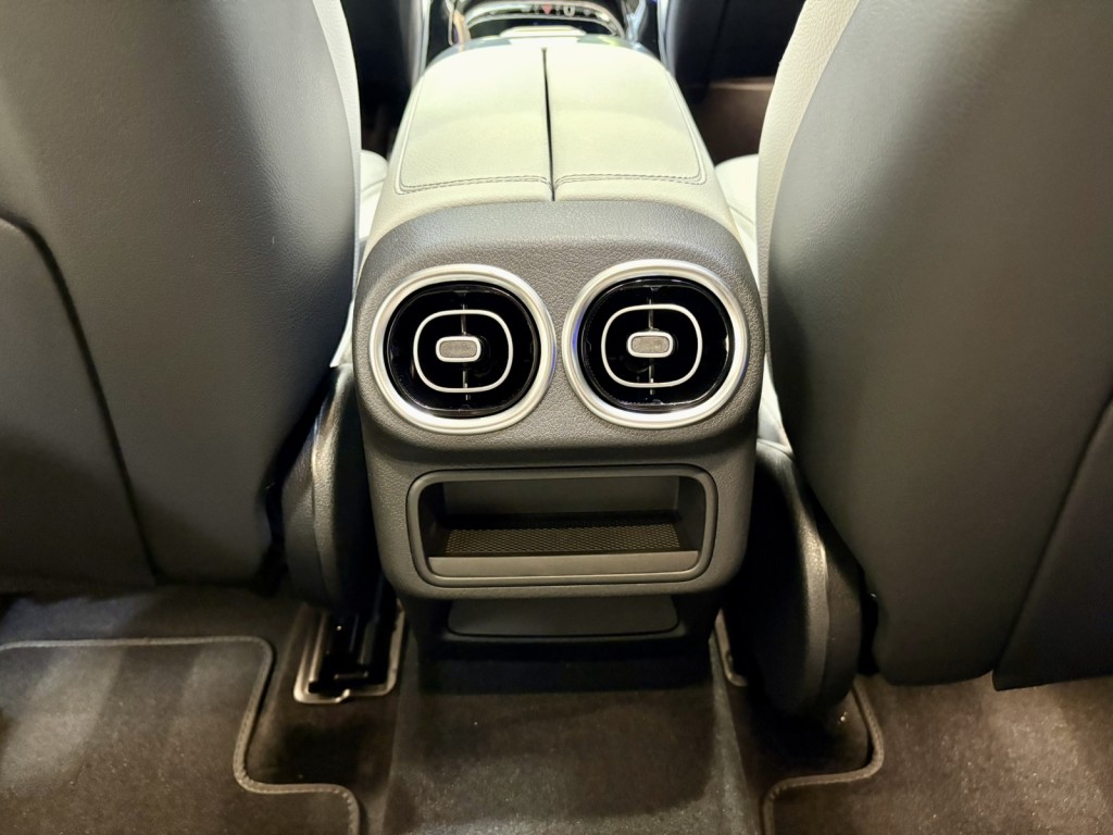 2026 Mercedes Benz GLC 300 4MATIC photo 19