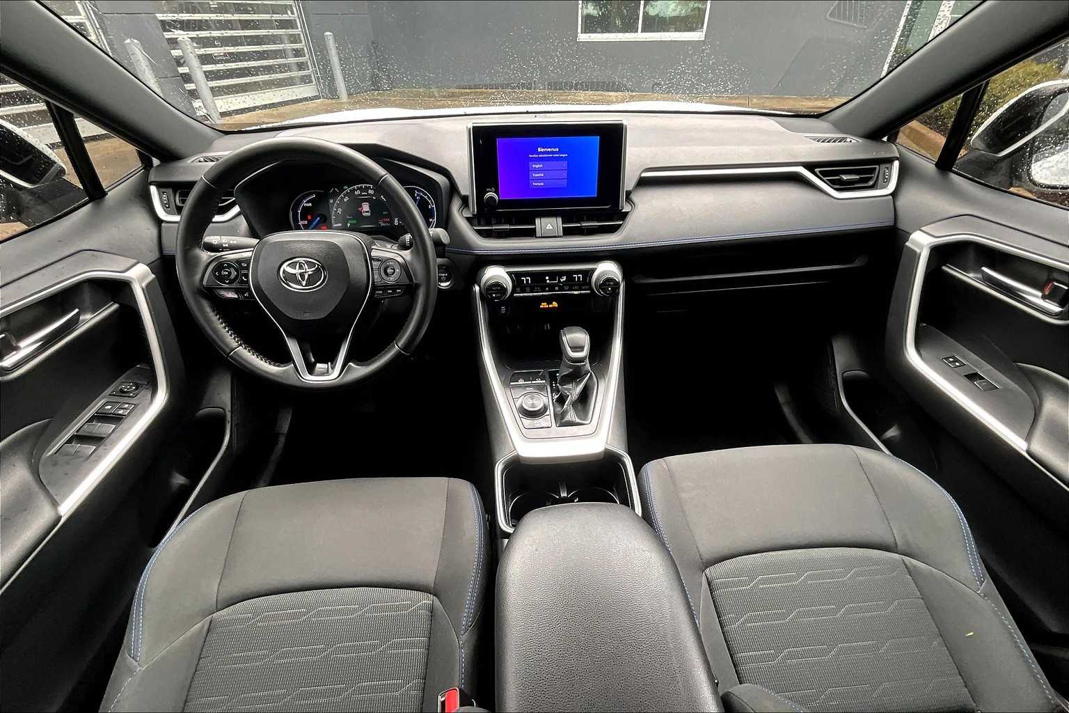 2024 Toyota RAV4 Hybrid SE photo 14