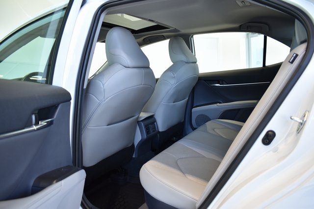 2022 Toyota Camry Hybrid XLE photo 12