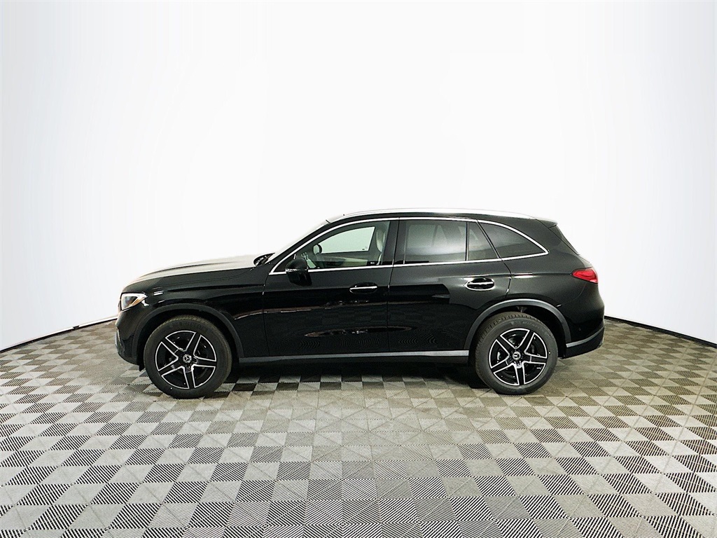 2026 Mercedes Benz GLC 300 4MATIC photo 3