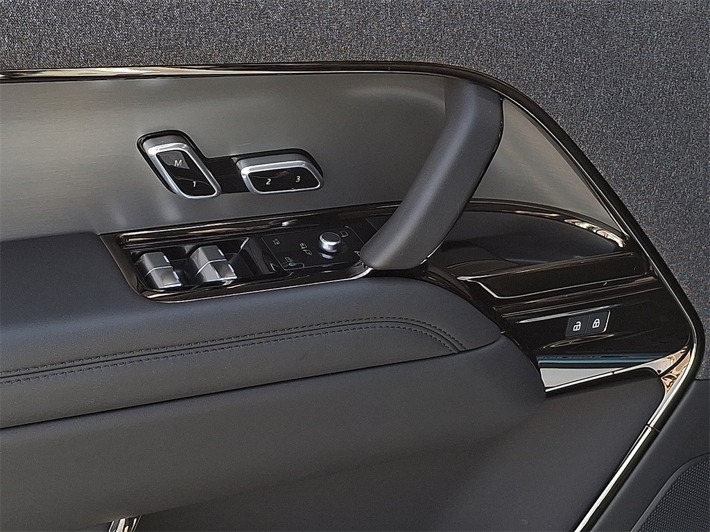 2025 Land Rover Range Rover Sport P360 S photo 11