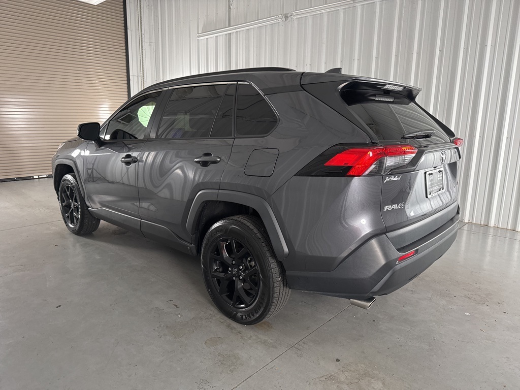 2023 Toyota RAV4 XLE photo 3
