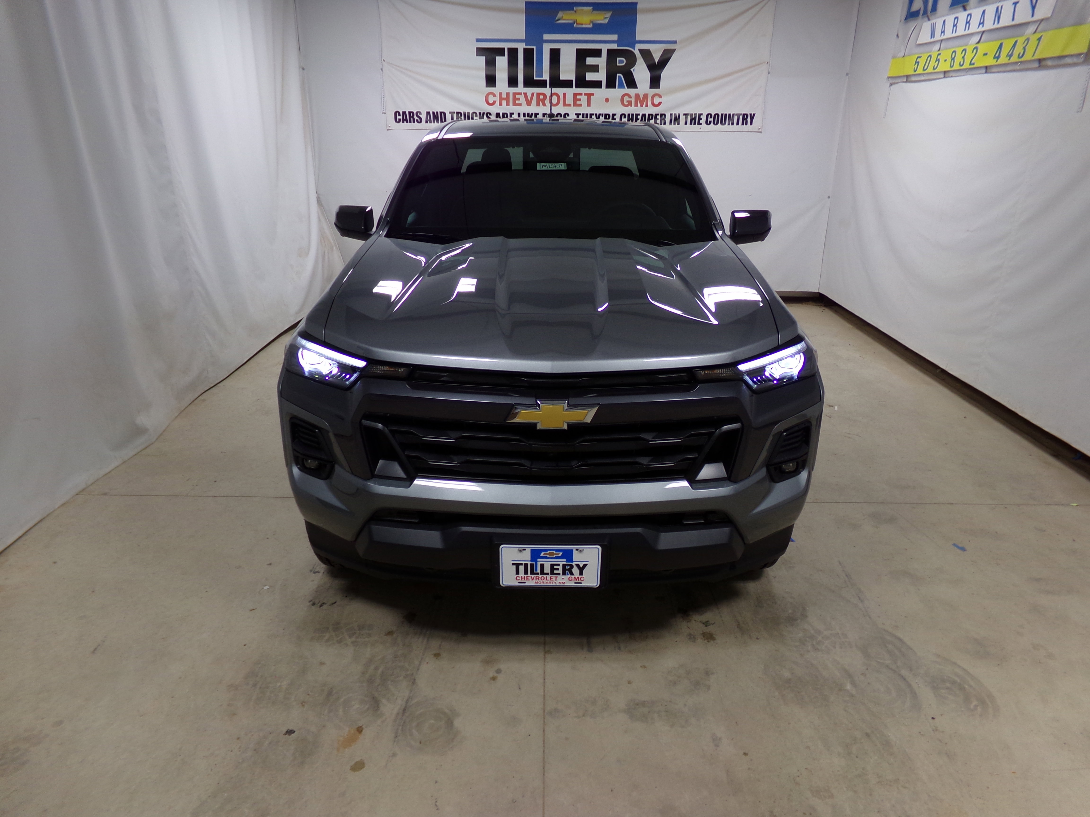 2025 Chevrolet Colorado Work Truck LT photo 2