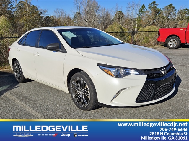 2016 Toyota Camry LE's photo