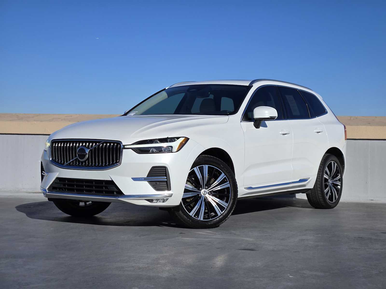 2022 Volvo XC60 Inscription's photo