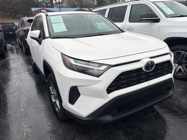 2025 Toyota RAV4 XLE's photo