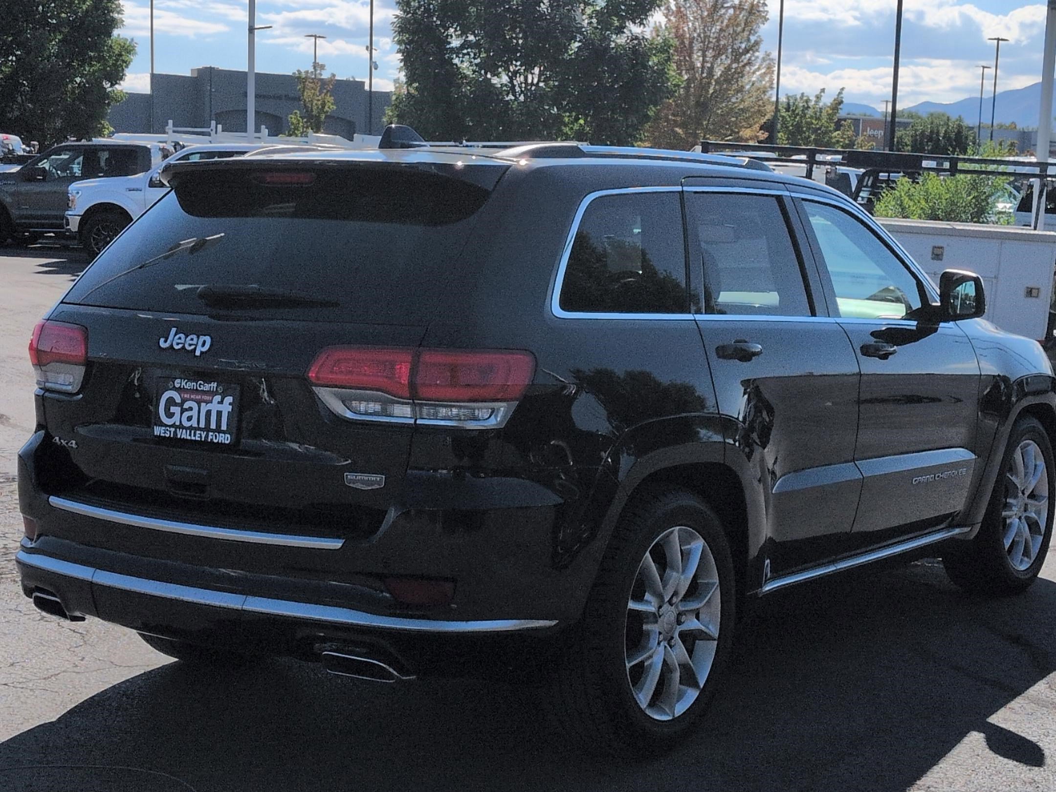 2016 Jeep Grand Cherokee Summit photo 3