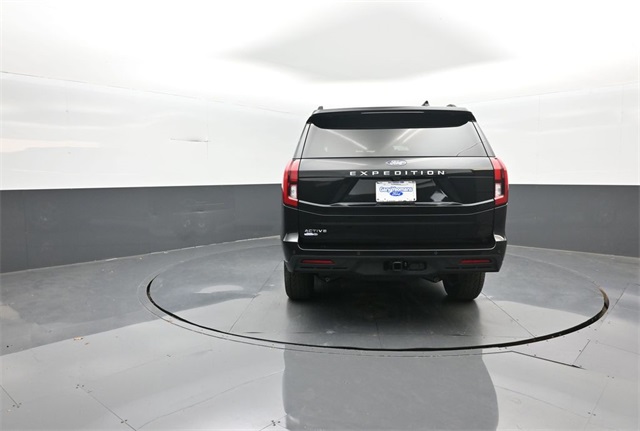 2025 Ford Expedition photo 3