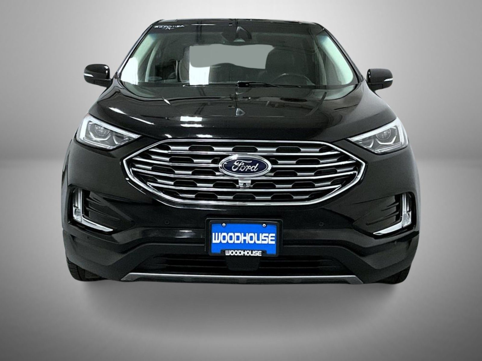 2019 Ford Edge Titanium photo 2