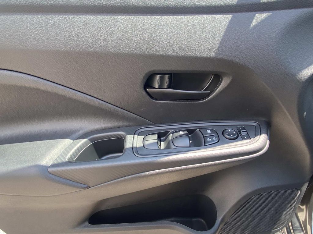2025 Nissan Versa S photo 13
