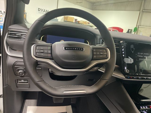 2025 Jeep Wagoneer L Series II Carbide photo 17
