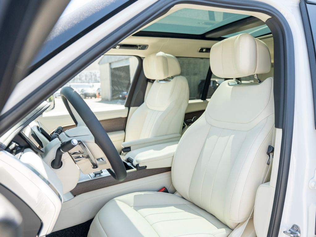 2025 Land Rover Range Rover Autobiography photo 18
