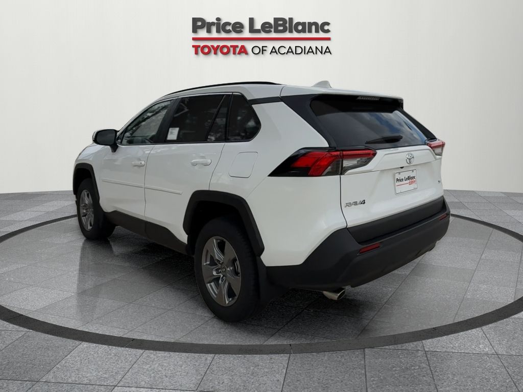2025 Toyota RAV4 XLE photo 4