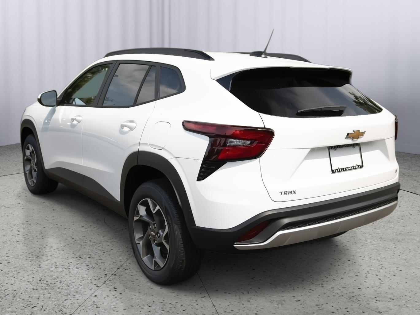2025 Chevrolet Trax LT photo 3