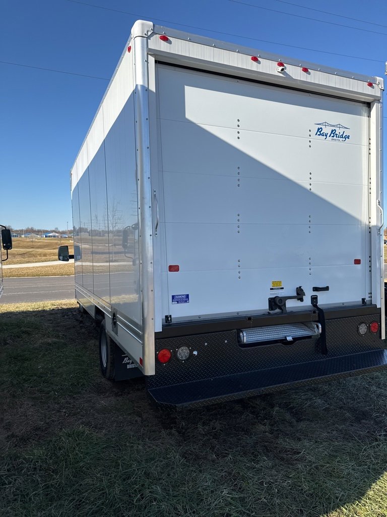 2024 Chevrolet Express Cutaway 3500 photo 4