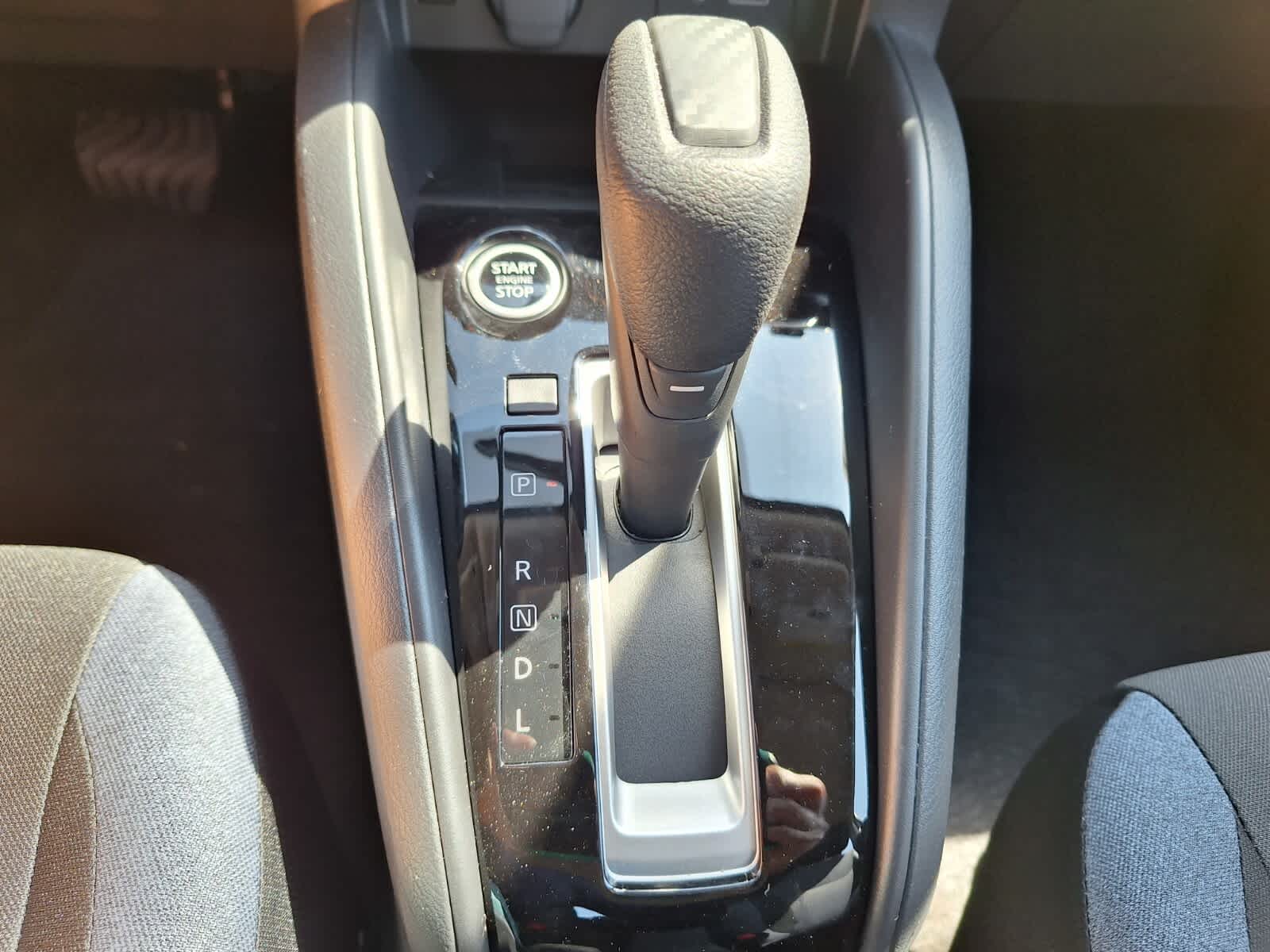2025 Nissan Versa SV photo 17