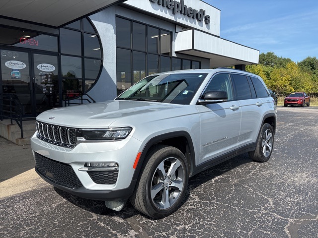 2023 Jeep Grand Cherokee Limited photo 2