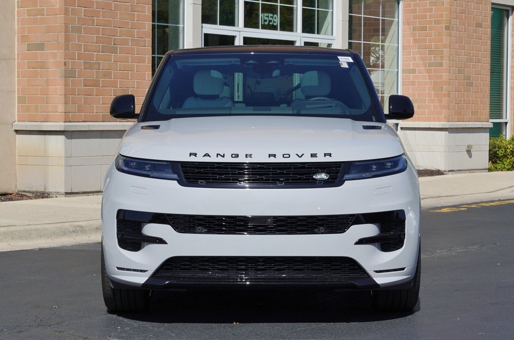 2025 Land Rover Range Rover Sport SE photo 3