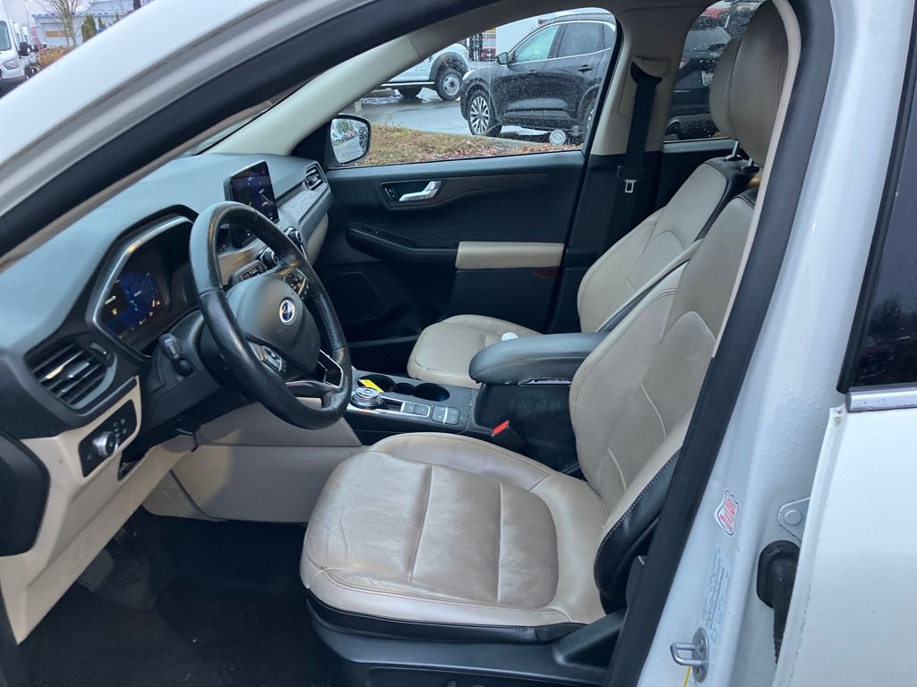 2020 Ford Escape Titanium photo 3