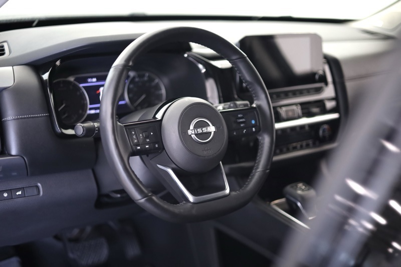 2024 Nissan Pathfinder SL photo 10