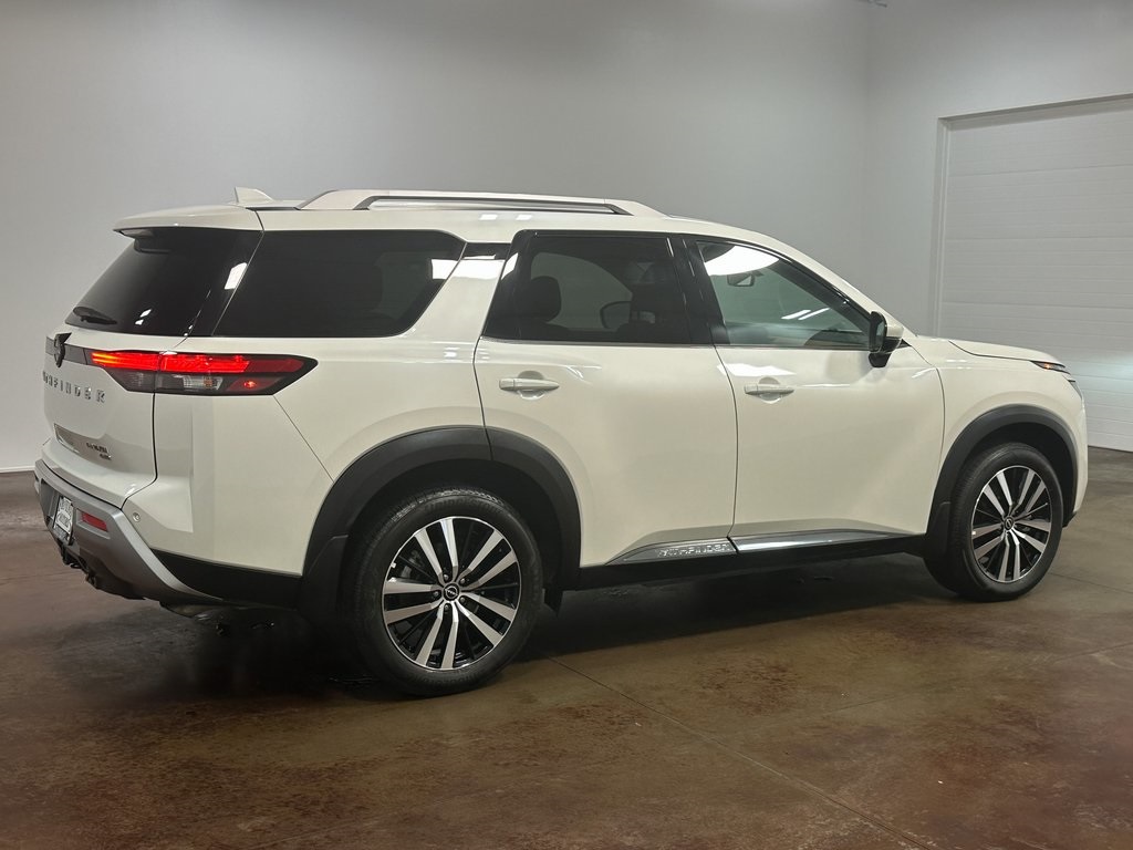 2024 Nissan Pathfinder Platinum photo 25