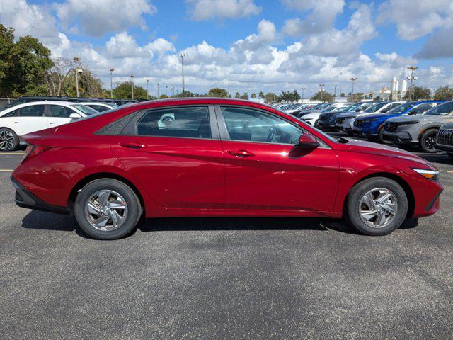 2025 Hyundai Elantra SE photo 4
