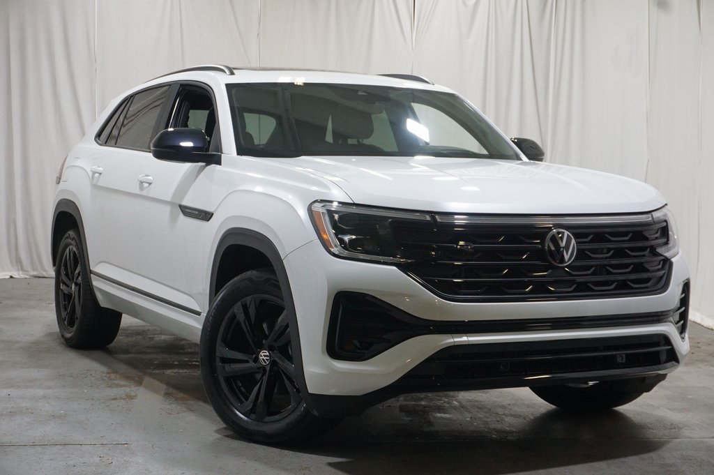 2025 Volkswagen Atlas Cross Sport SEL R-Line photo 2