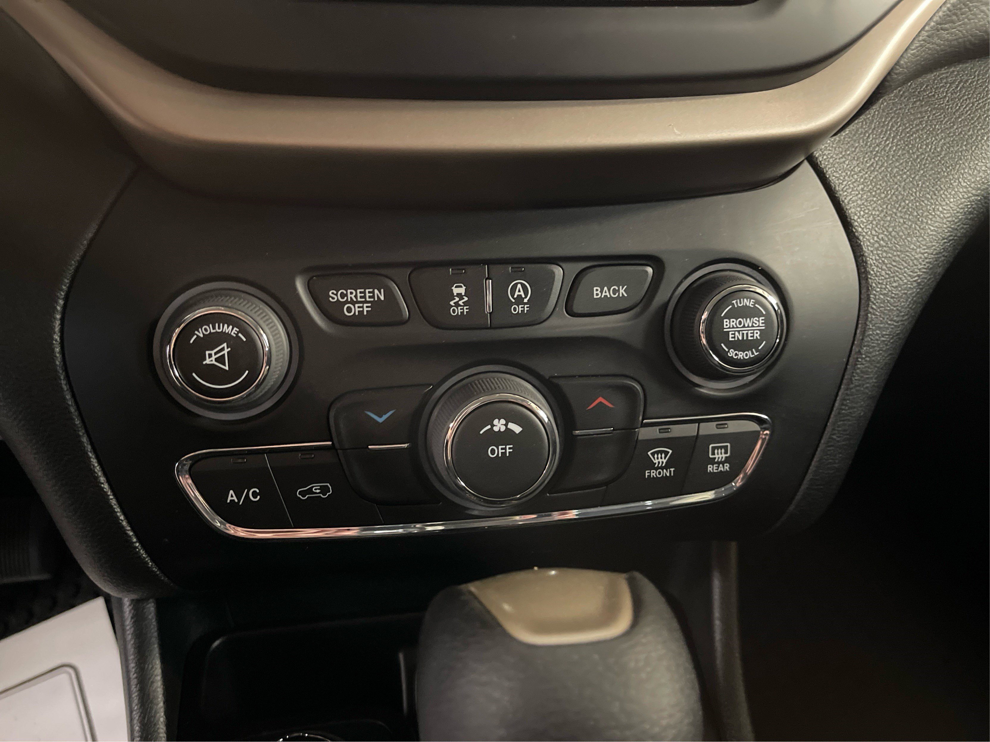 2016 Jeep Cherokee Latitude photo 18