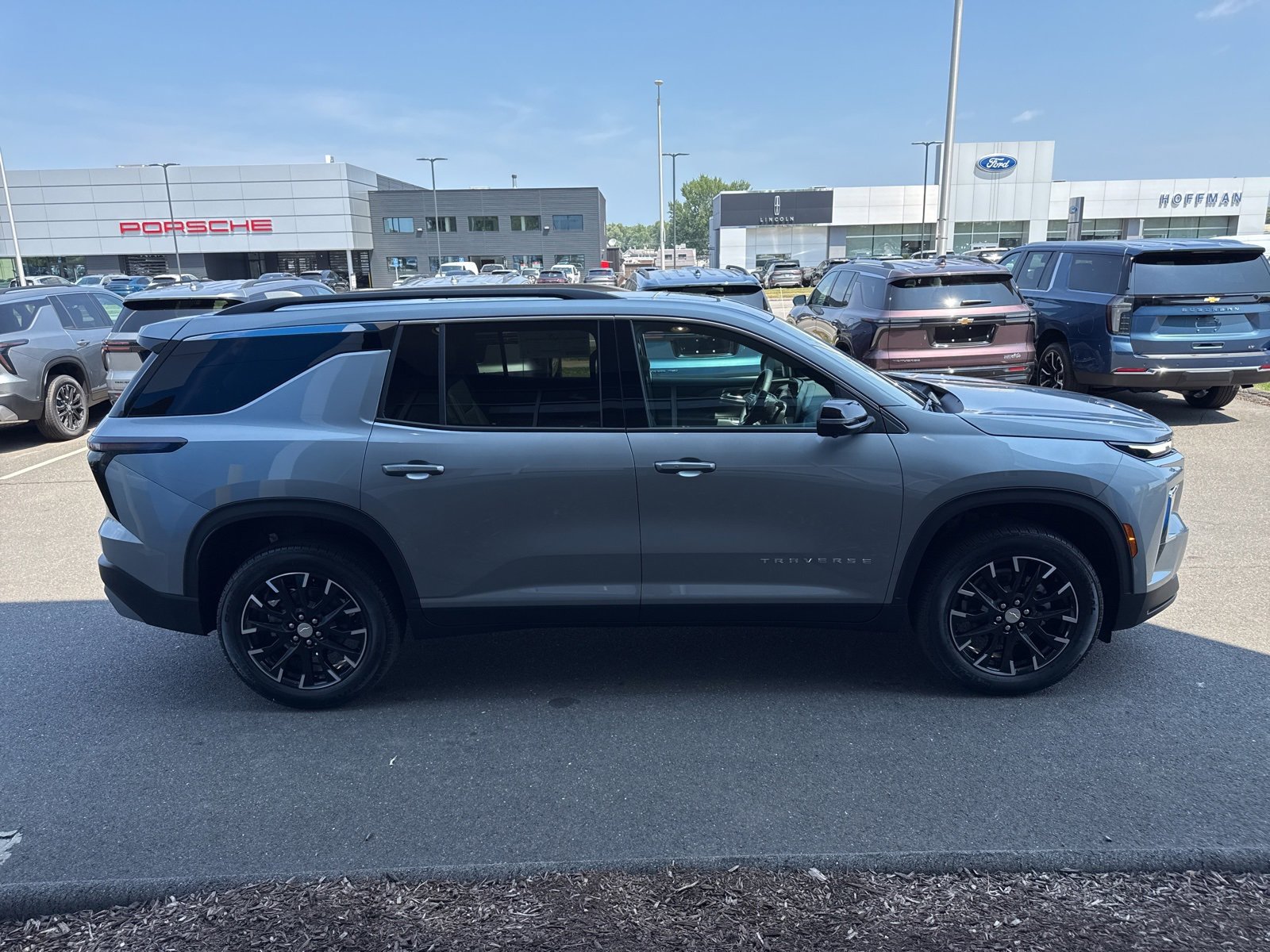 2026 Chevrolet Traverse photo 4