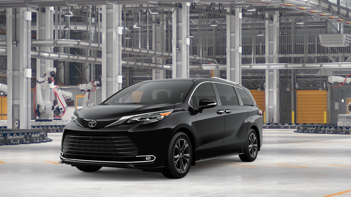 2026 Toyota Sienna Platinum's photo