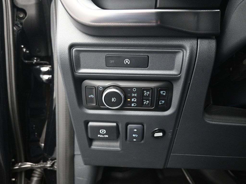 2025 Ford F-150 Lariat photo 11