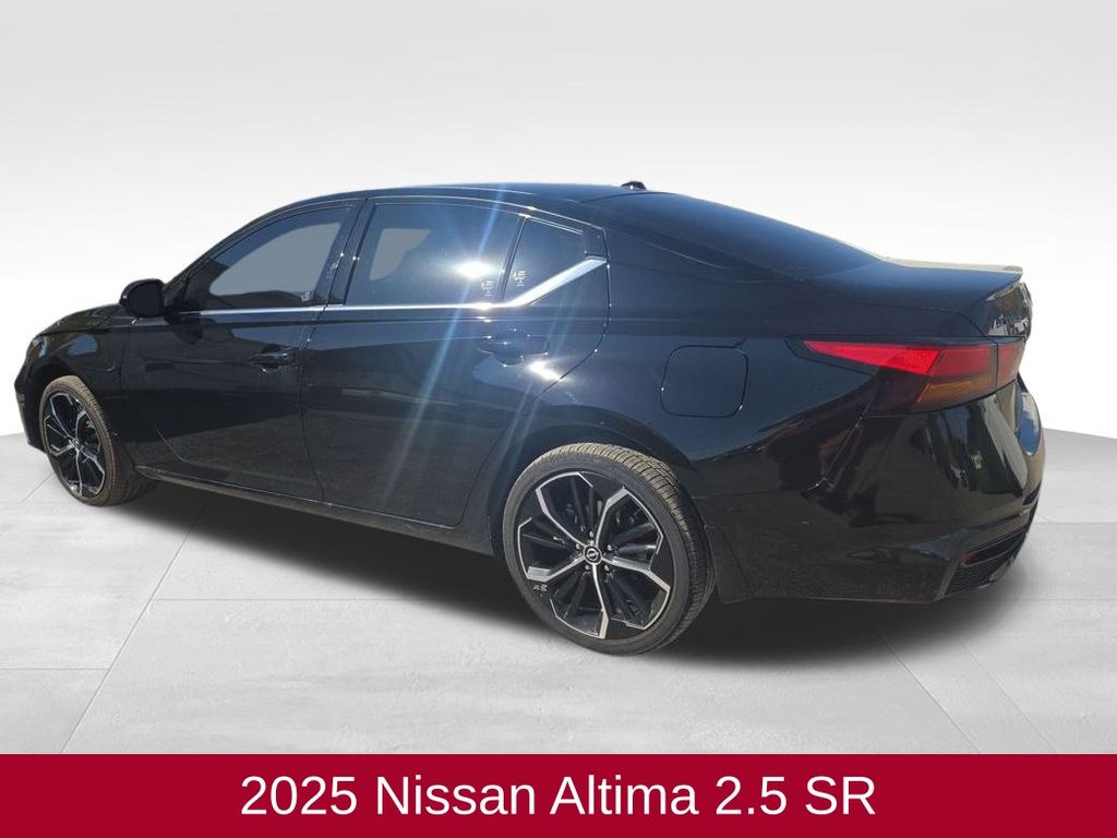 2025 Nissan Altima 2.5 SR photo 3