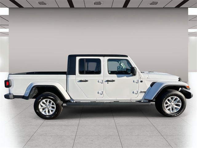 2023 Jeep Gladiator Sport photo 2
