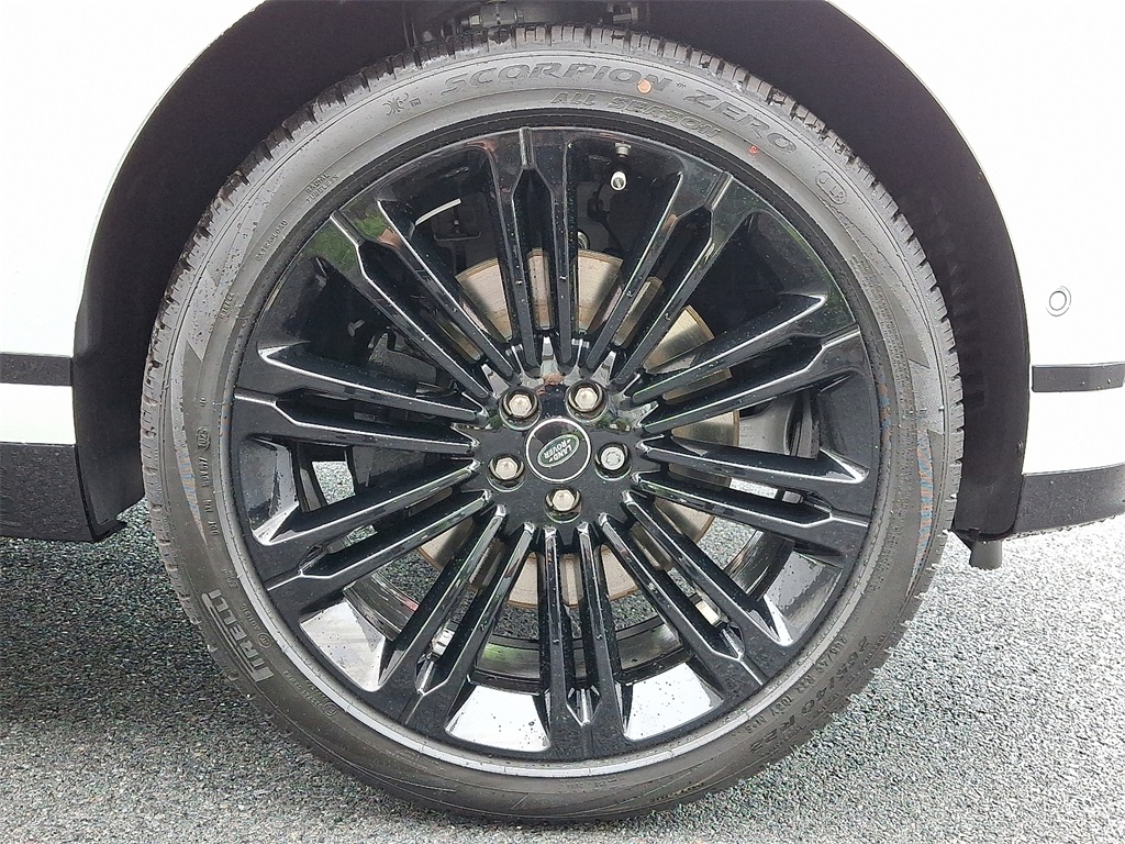 2026 Land Rover Range Rover Velar SE photo 5