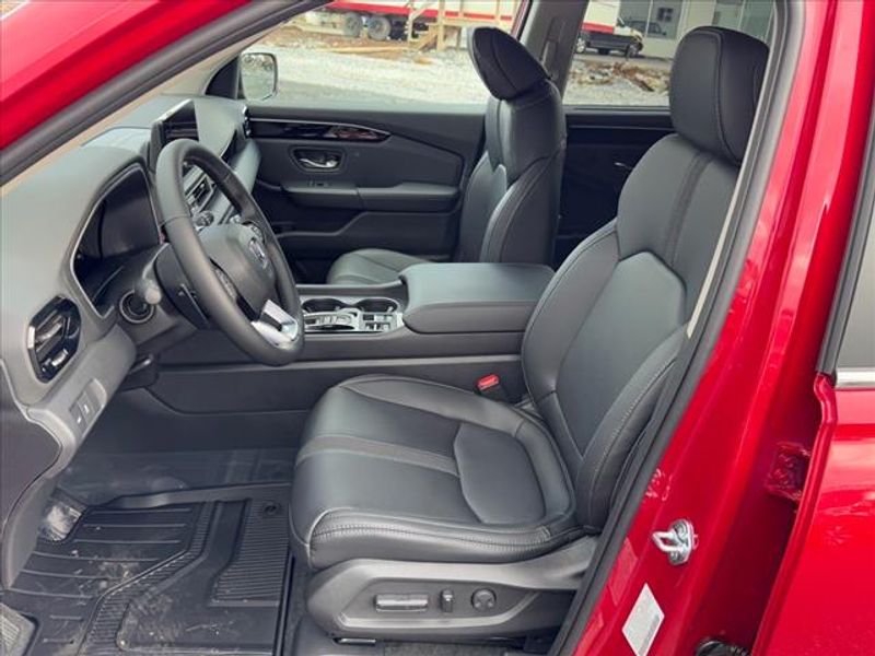 2025 Honda Pilot EX-L photo 3