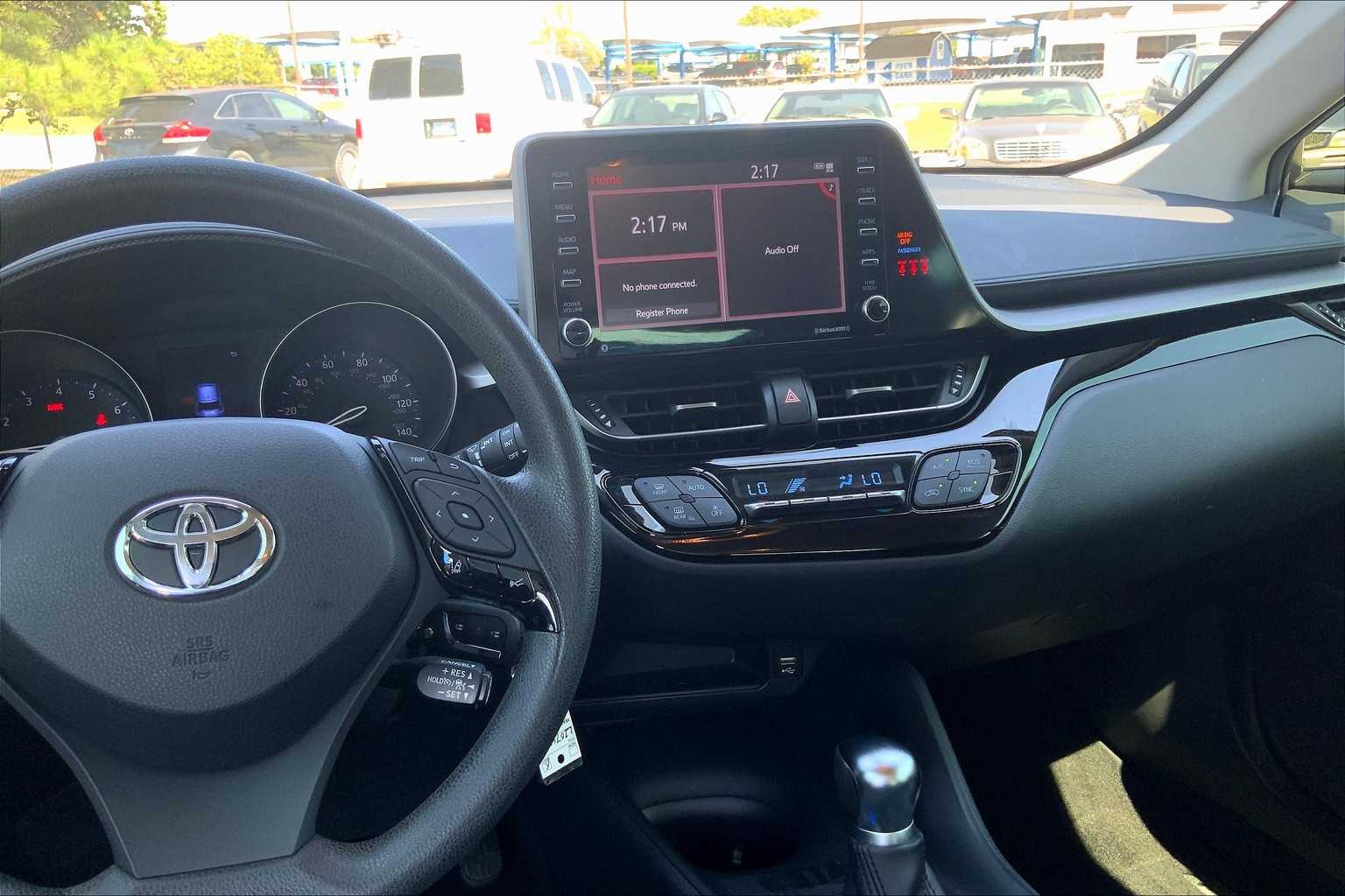 2020 Toyota C-HR LE photo 6