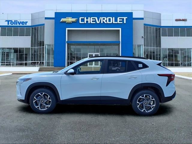 2025 Chevrolet Trax LT photo 4
