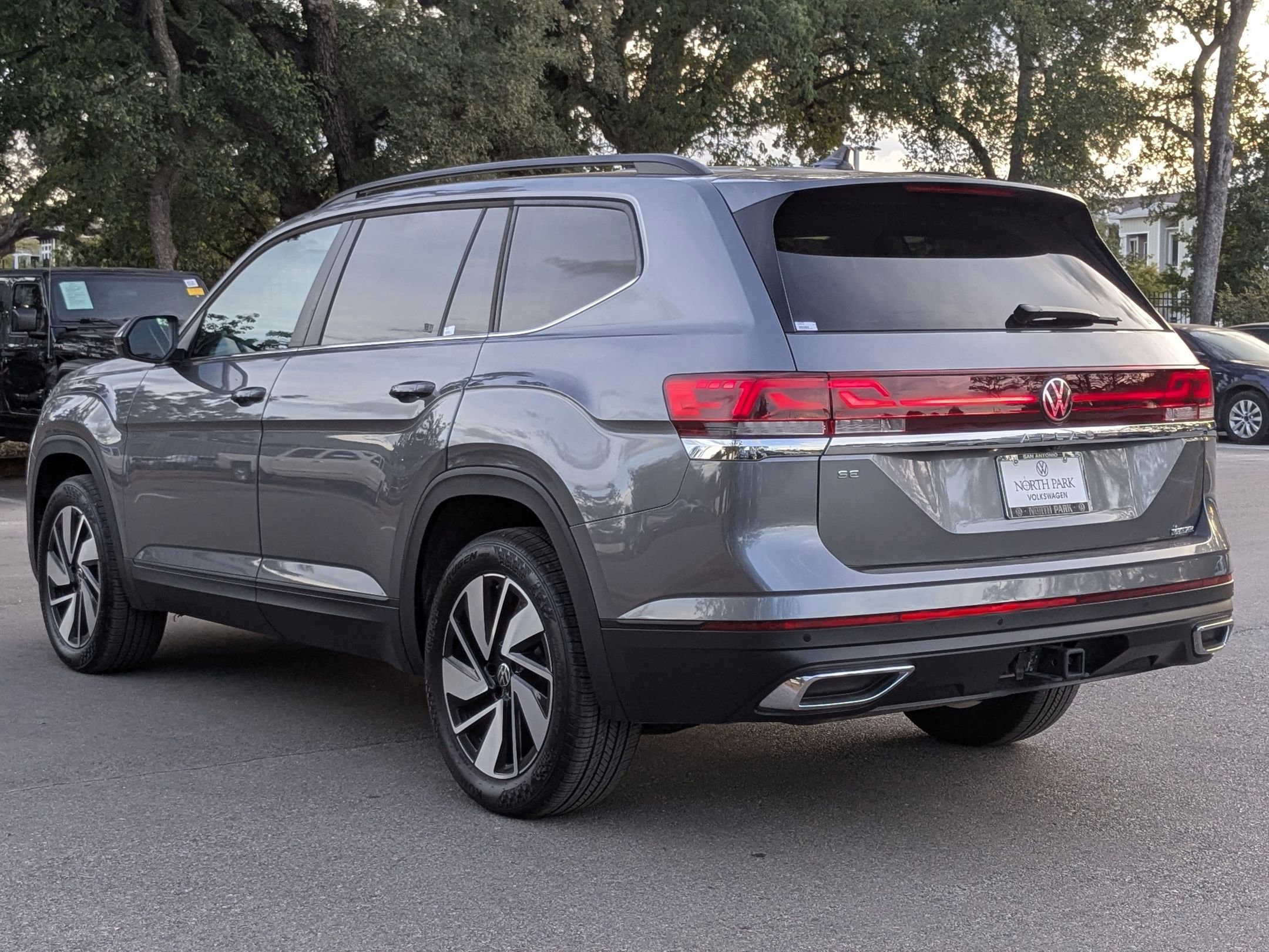 2025 Volkswagen Atlas SE Technology photo 4