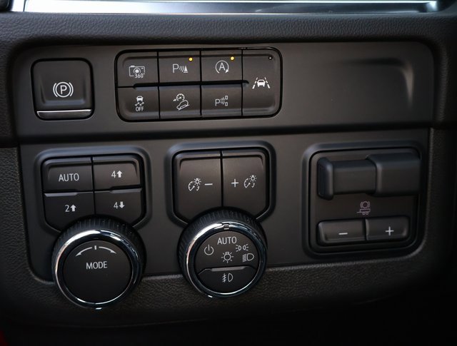 2025 Chevrolet Suburban Premier photo 12