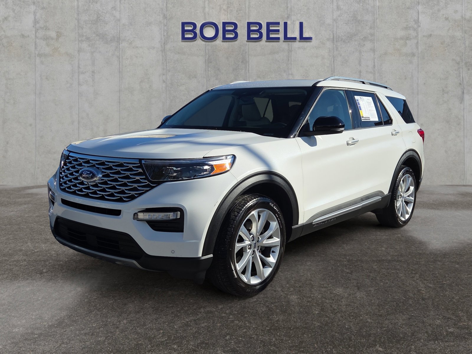 2023 Ford Explorer Platinum's photo